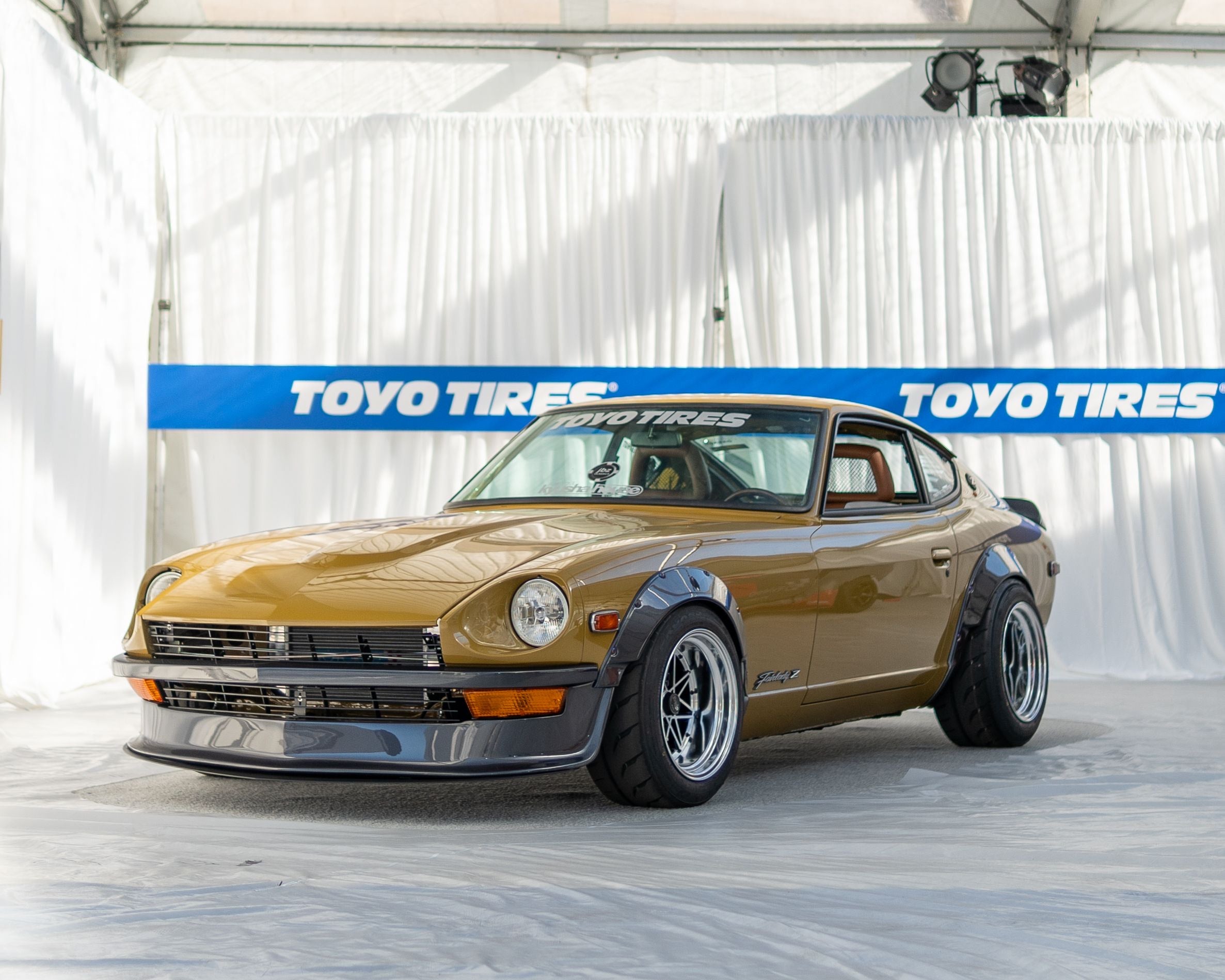 240z exterior. Owner: @roost_lyf || Photo: @pillow.pants