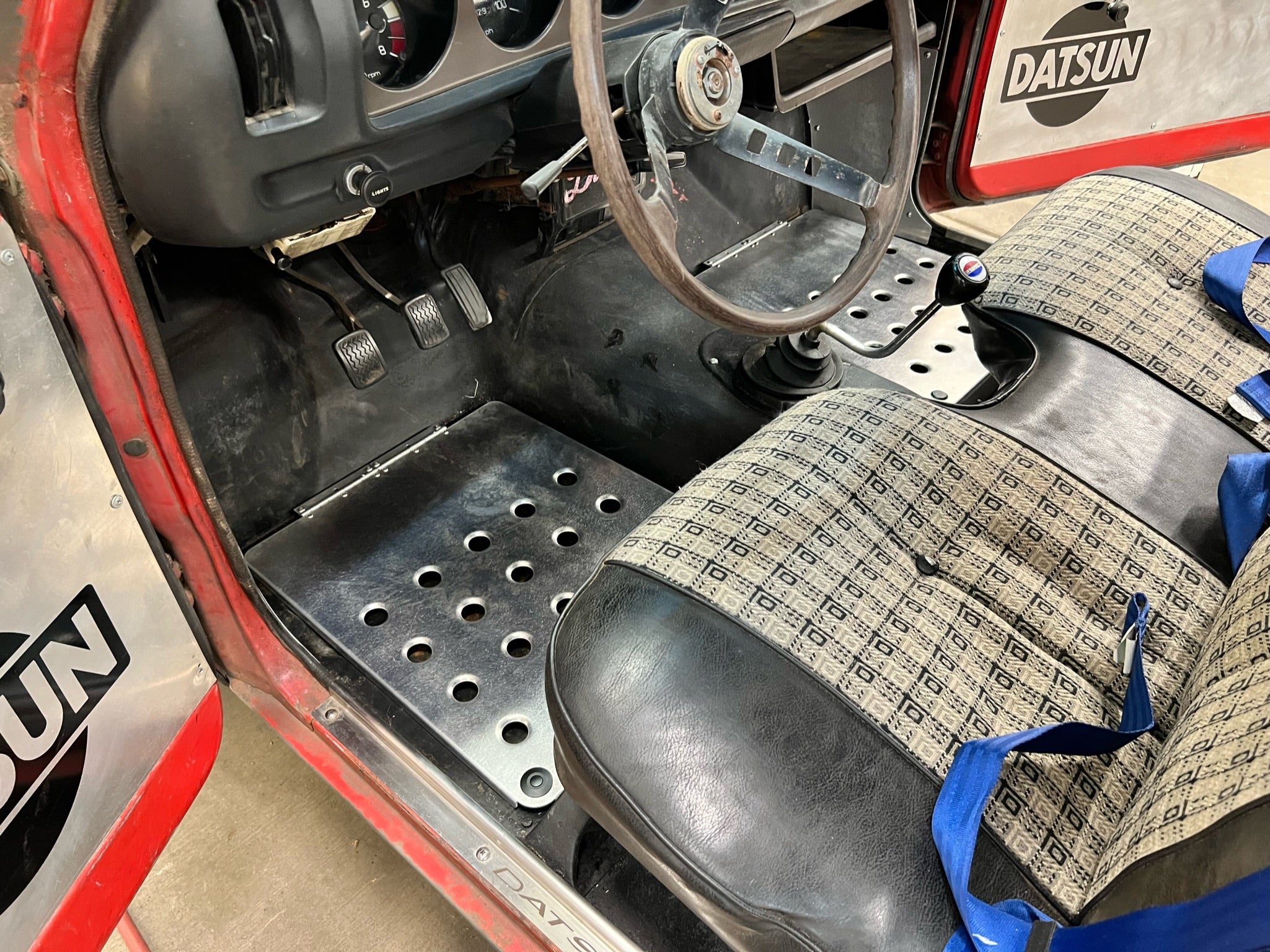 Datsun 620 store interior parts